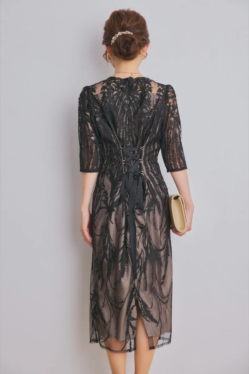 ブラックのボタニカル刺繍ドレス