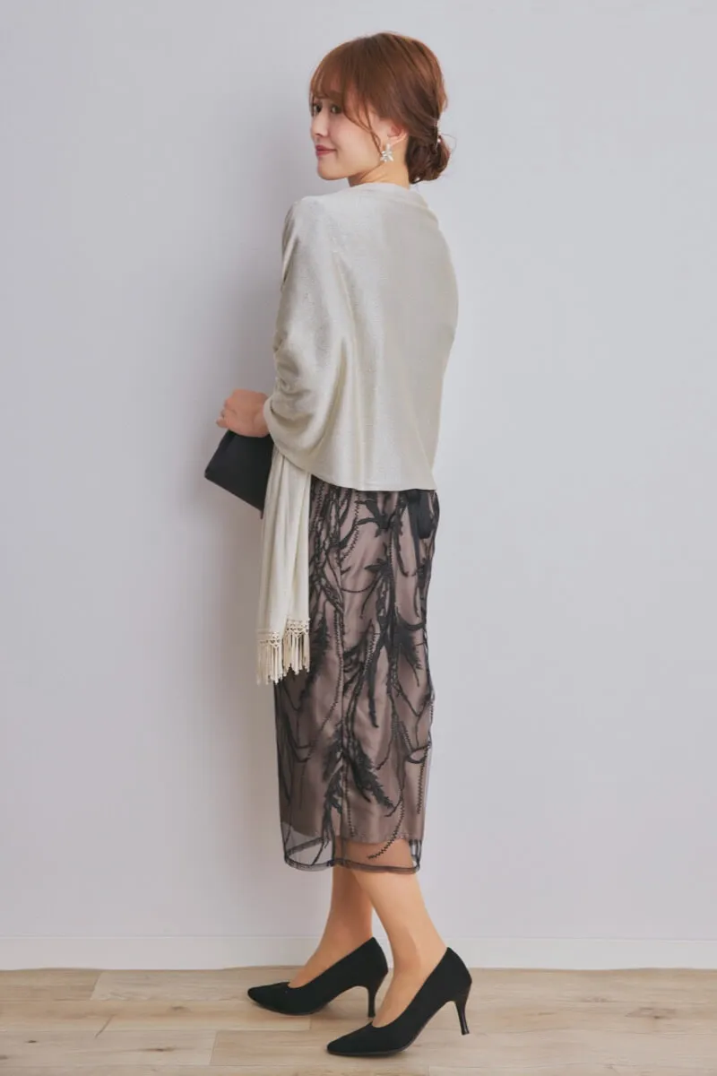 ブラックのボタニカル刺繍ドレス