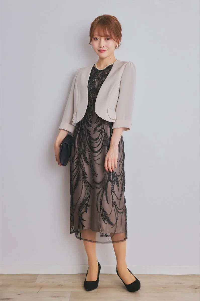 ブラックのボタニカル刺繍ドレス