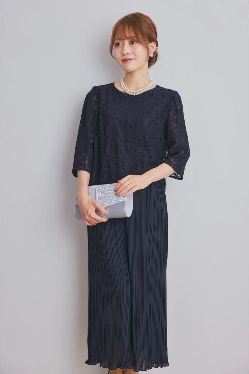 ネイビーのレースコンビプリーツドレス