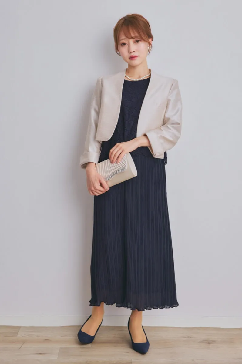 ネイビーのレースコンビプリーツドレス