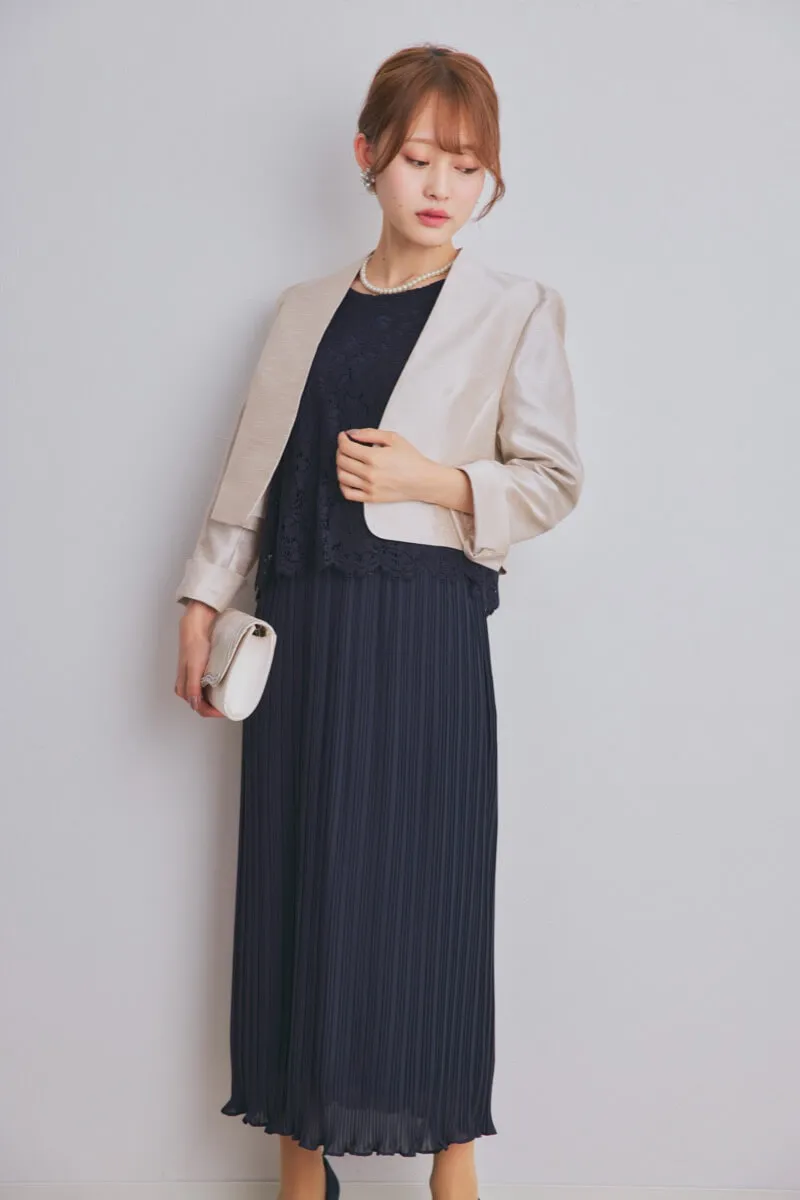 ネイビーのレースコンビプリーツドレス