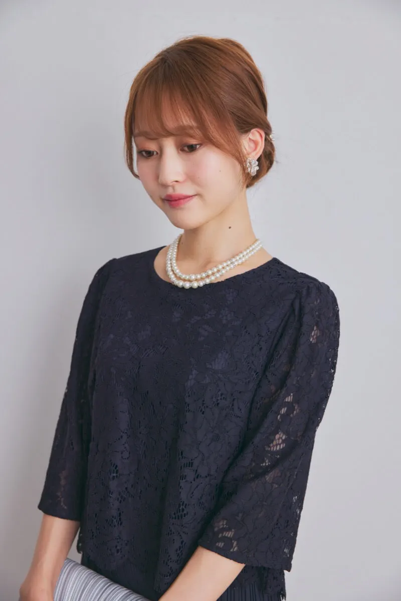 ネイビーのレースコンビプリーツドレス