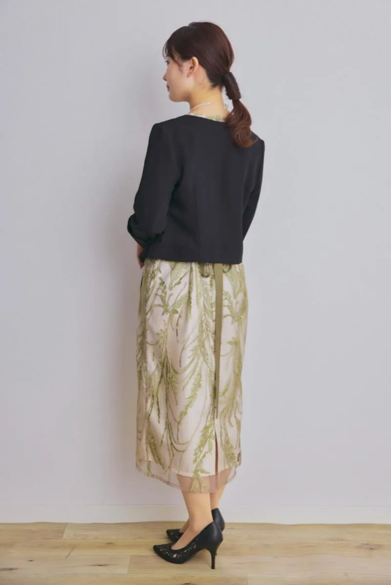 ライトグリーンのボタニカル刺繍ドレス