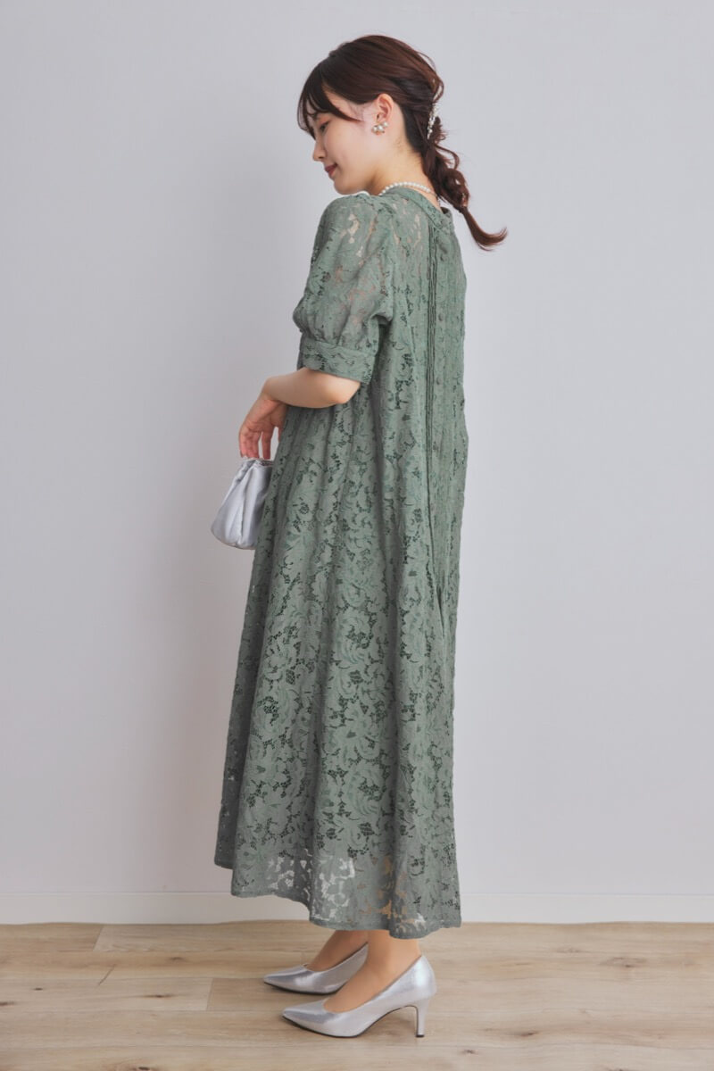 グリーンのスタンドネックAラインドレス
