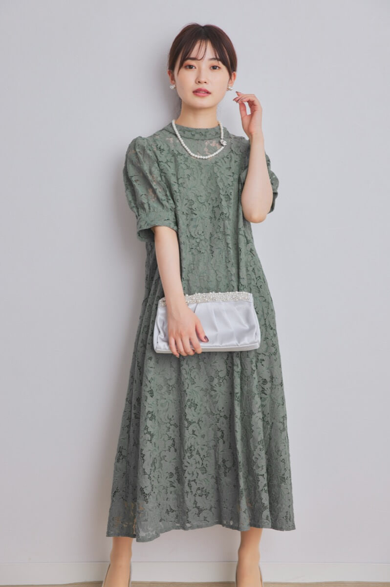 グリーンのスタンドネックAラインドレス
