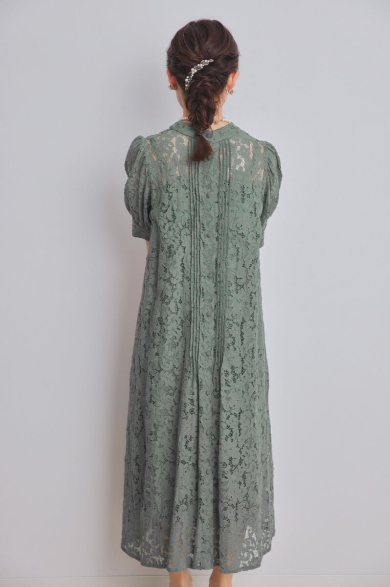 グリーンのスタンドネックAラインドレス