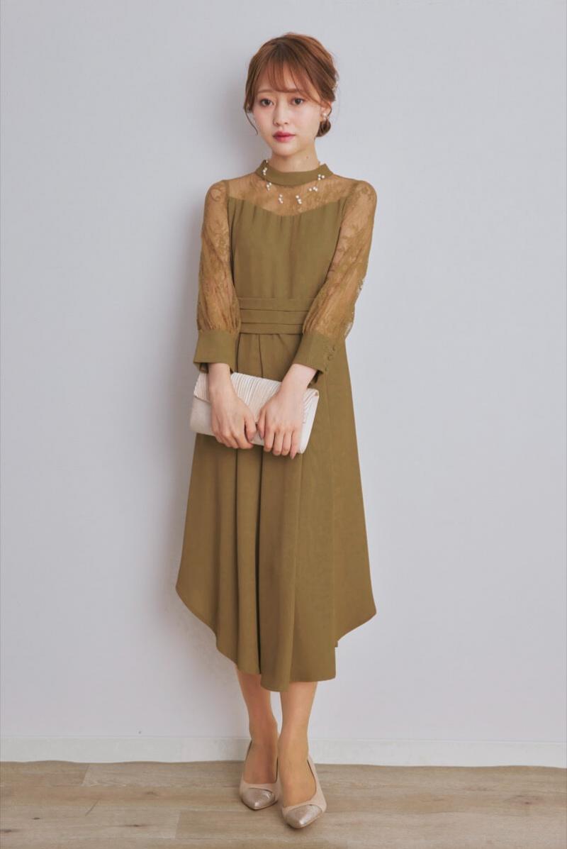 マスタードイエローのイレギュラーヘムドレス