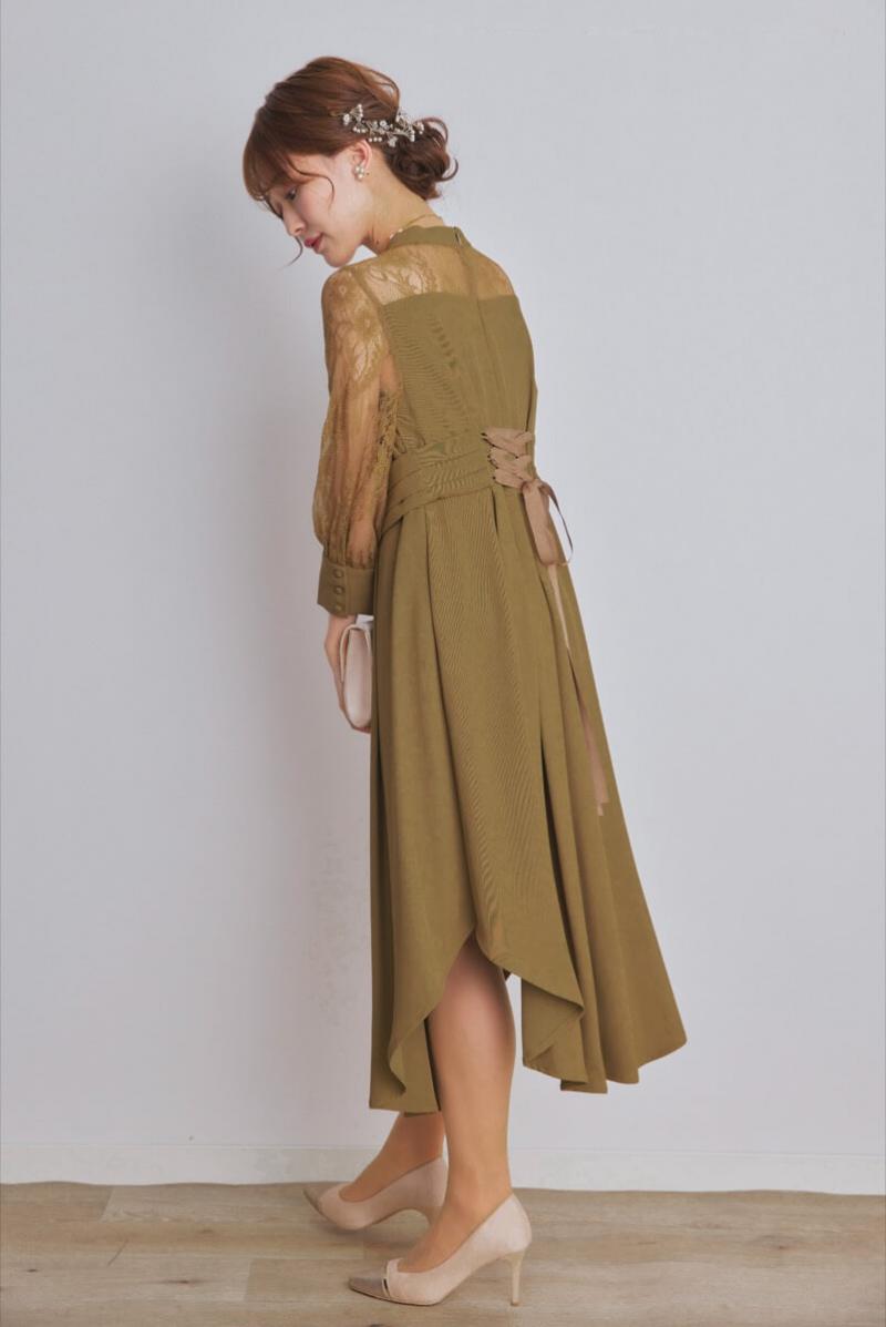 マスタードイエローのイレギュラーヘムドレス