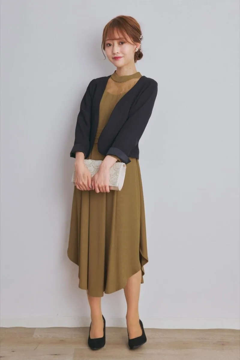 マスタードイエローのイレギュラーヘムドレス