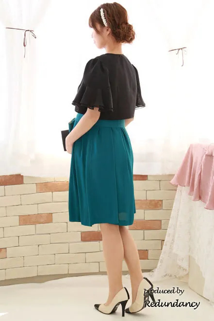 ブルーグリーンのパールビジュー付きウエストリボンドレス