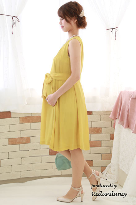 イエローのパールビジュー付きウエストリボンドレス