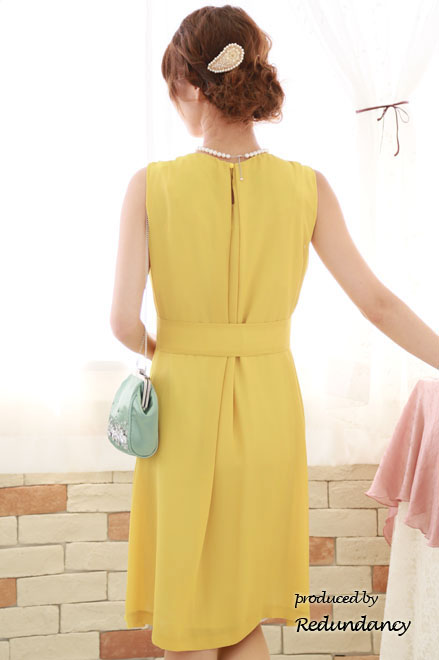 イエローのパールビジュー付きウエストリボンドレス