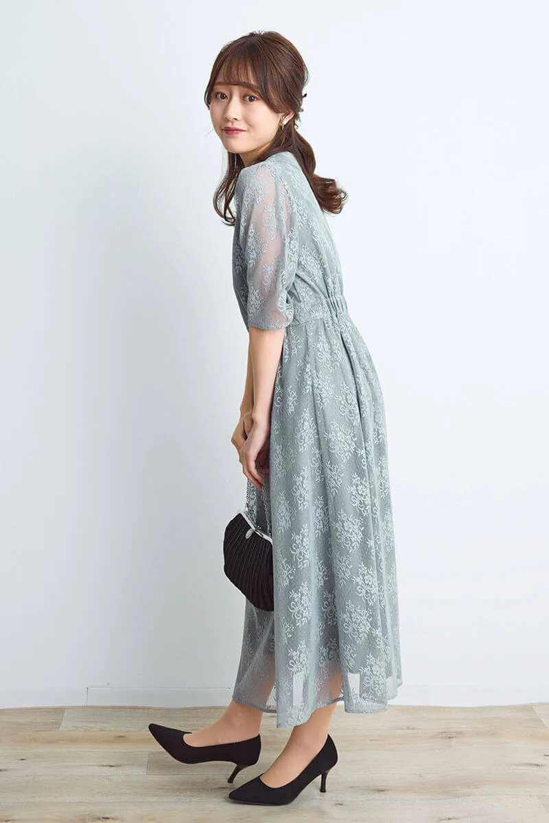 ライトグレーのフラワーブーケレースドレス