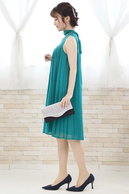 グリーンのAラインプリーツドレス