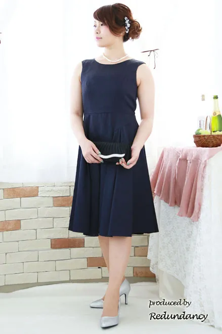 ネイビーの織柄花模様ラメドレス