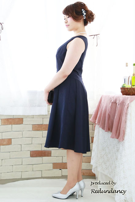 ネイビーの織柄花模様ラメドレス