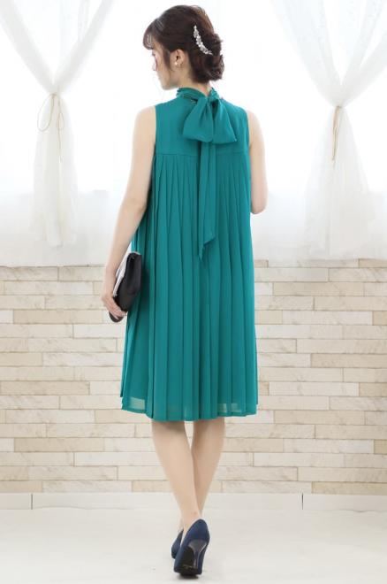 グリーンのAラインプリーツドレス
