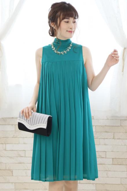 グリーンのAラインプリーツドレス