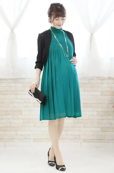 グリーンのAラインプリーツドレス