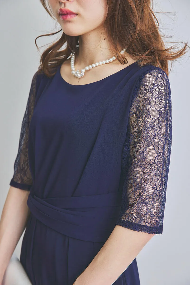 ネイビーのウエストモチーフベルトドレス