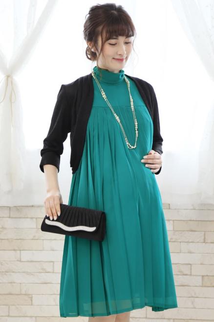 グリーンのAラインプリーツドレス