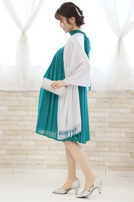 グリーンのAラインプリーツドレス