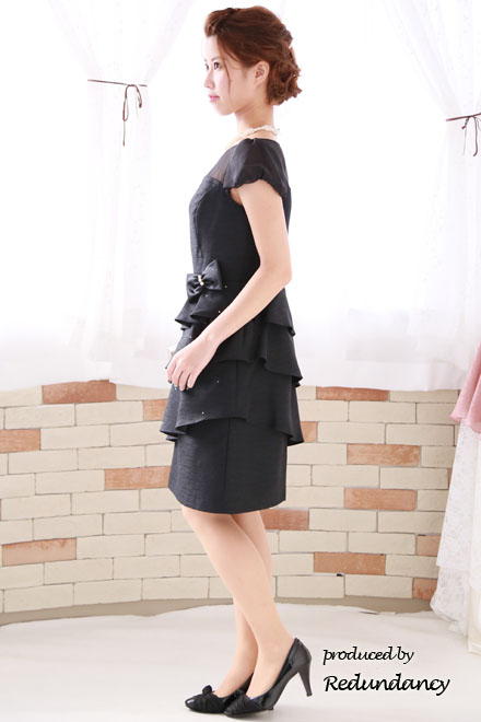 ブラックのラメ生地段フリルタイトミニ丈ドレス