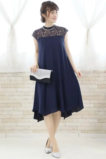 ネイビーのデコルテレースAラインドレス