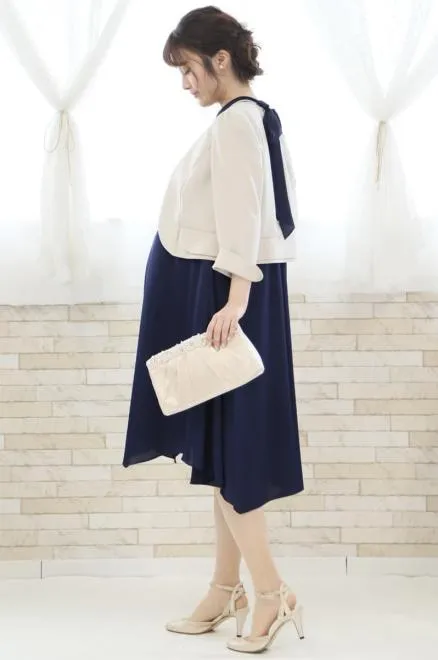 ネイビーのデコルテレースAラインドレス