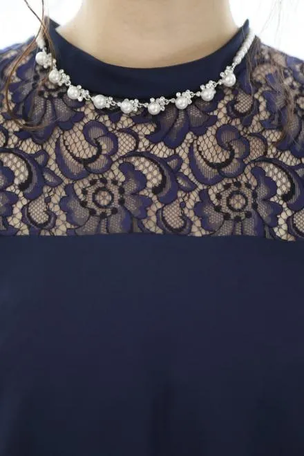 ネイビーのデコルテレースAラインドレス