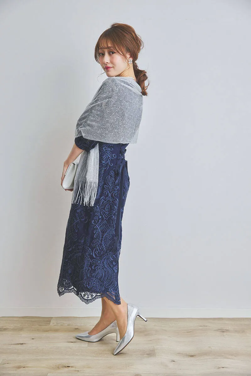 ネイビーのエンブロイダリーコクーンドレス