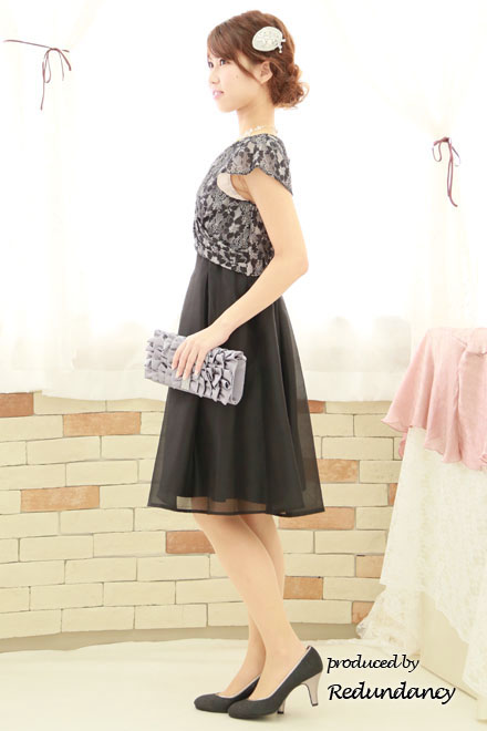 ブラック×ベージュの花柄クロスドレス