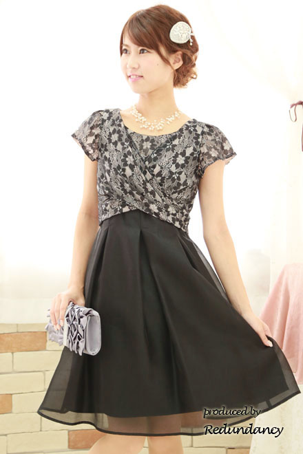 ブラック×ベージュの花柄クロスドレス