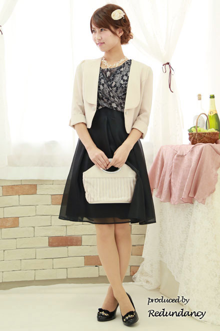 ブラック×ベージュの花柄クロスドレス