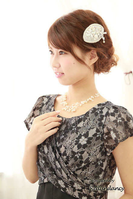 ブラック×ベージュの花柄クロスドレス