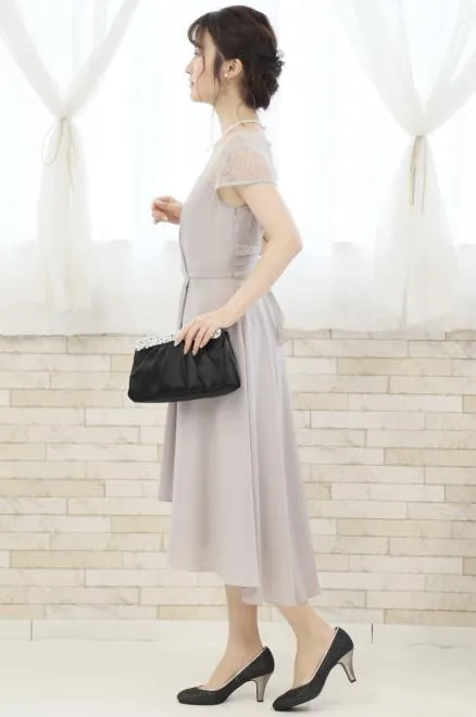 グレーの胸元レース切替えフィッシュテールドレス