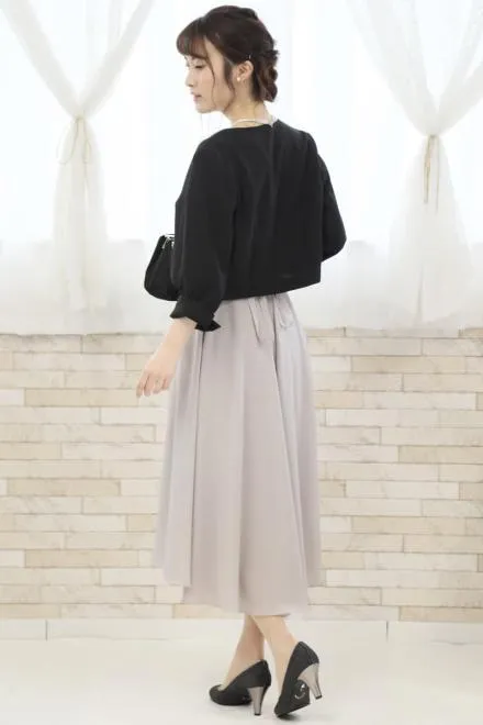 グレーの胸元レース切替えフィッシュテールドレス