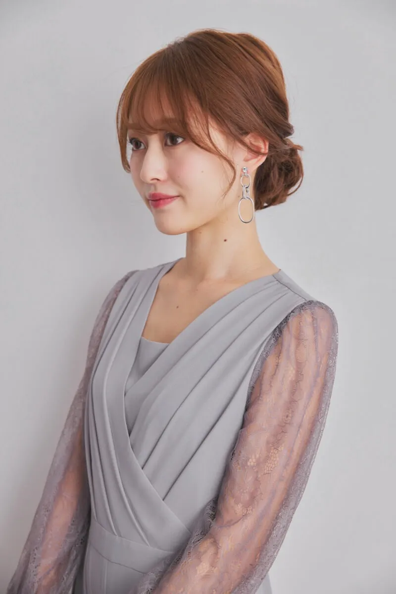 グレーのレース袖カシュクールパンツドレス