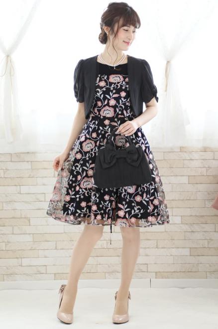 ブラック×ピンクの花柄刺繍チュールドレス