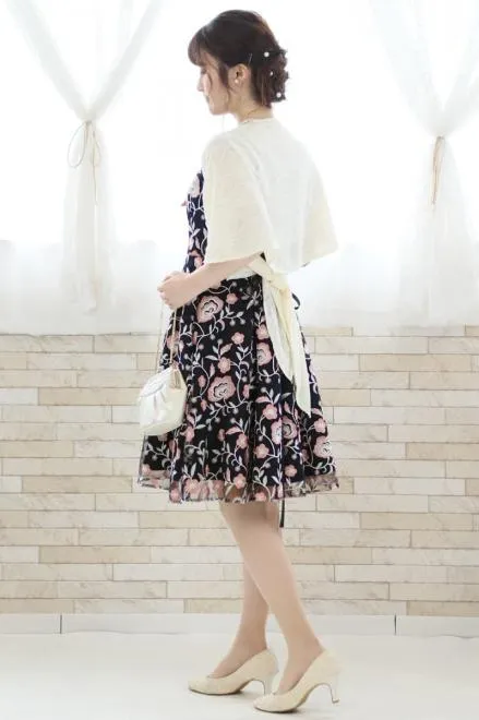 ブラック×ピンクの花柄刺繍チュールドレス