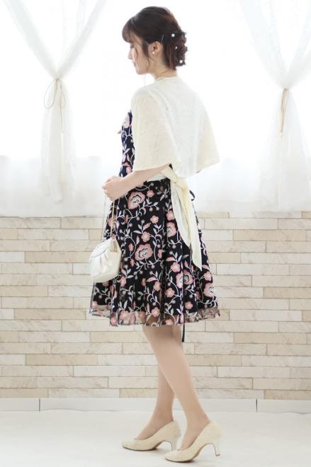 ブラック×ピンクの花柄刺繍チュールドレス