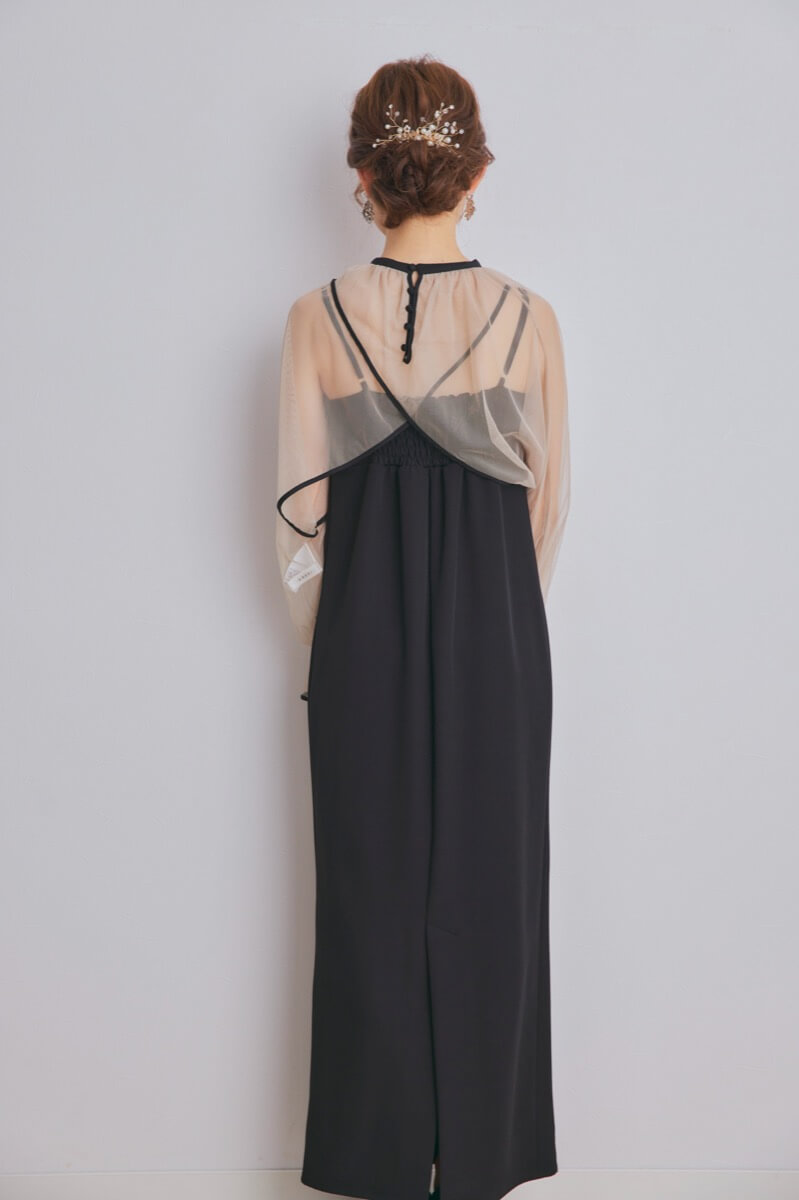 ブラックのチュールトップスレイヤードドレス