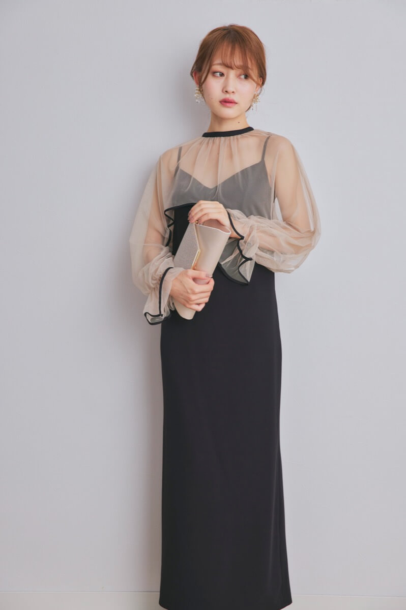 ブラックのチュールトップスレイヤードドレス