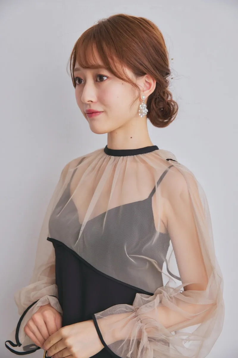 ブラックのチュールトップスレイヤードドレス