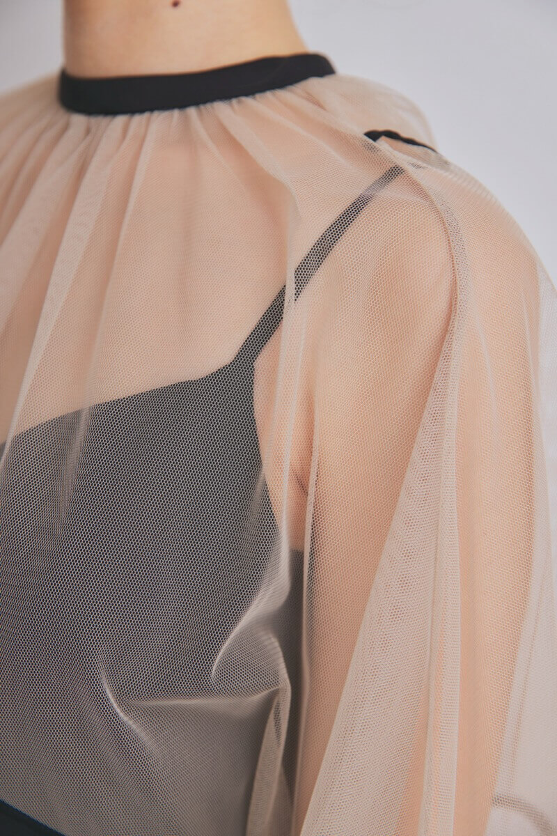 ブラックのチュールトップスレイヤードドレス