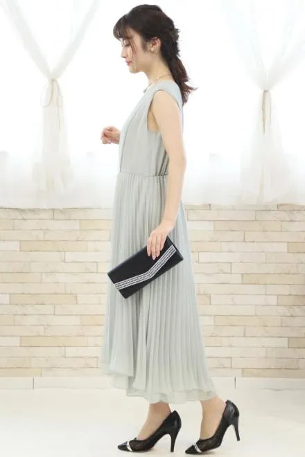 グレーのアシンメトリープリーツドレス