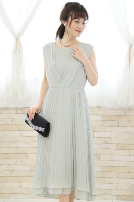 グレーのアシンメトリープリーツドレス