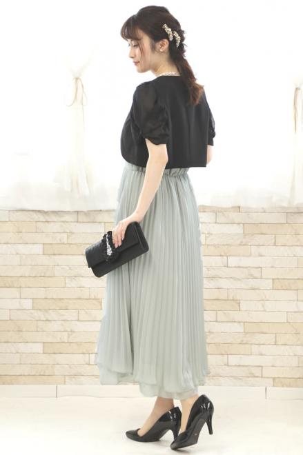 グレーのアシンメトリープリーツドレス