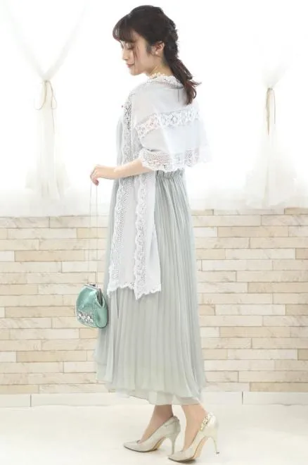 グレーのアシンメトリープリーツドレス